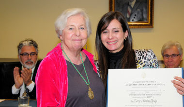 Académica Christina Haska obtiene premio de la Academia Chilena de la Lengua